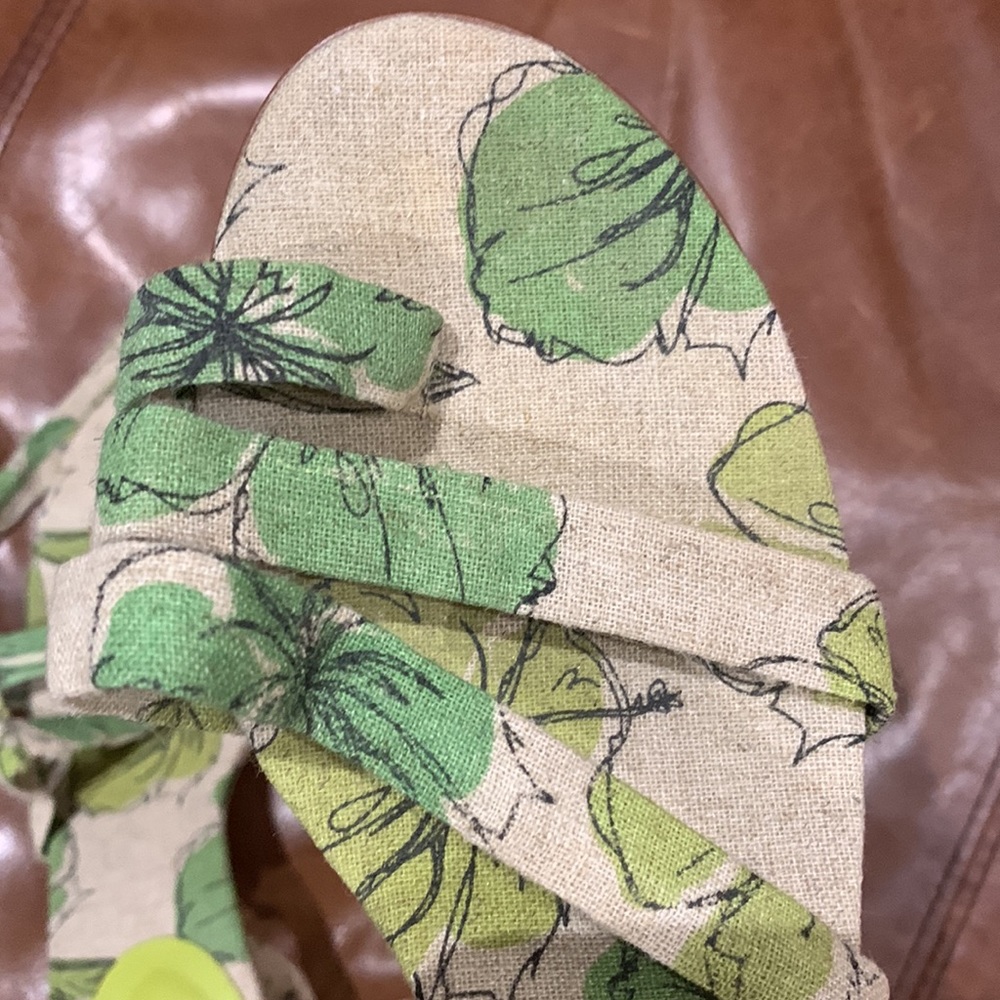 Candy apple ๐ green tie-around-ankle sexy heels, excellent condition - Picture 5 of 10